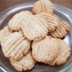 A picture of Almond pulp cookies / cookies ampas almond.