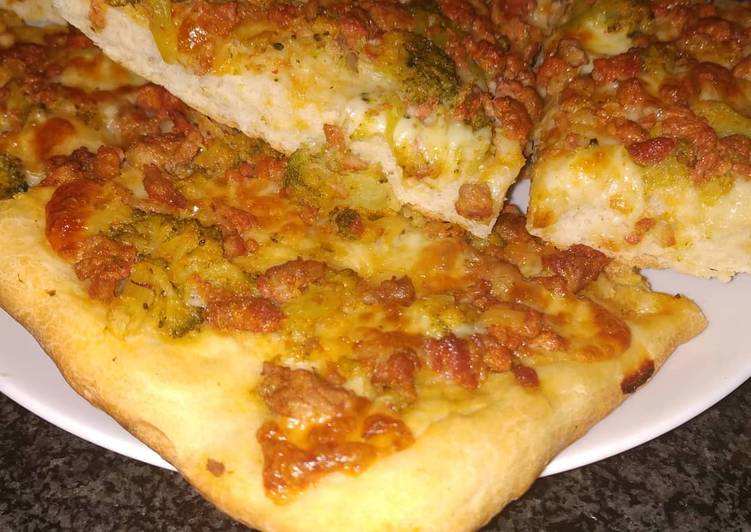 Focaccia broccoli e salsiccia