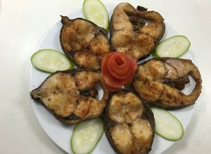 Hình của món Cá bớp nướng muối ớt.