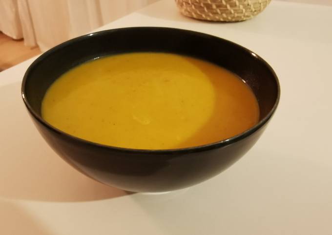 Soupe de butternut au lait de coco et curry 🥣