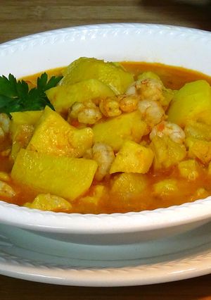 Una foto de PATATAS CON SEPIA Y GAMBAS, MUCHO SABOR Y POCAS CALORÍAS