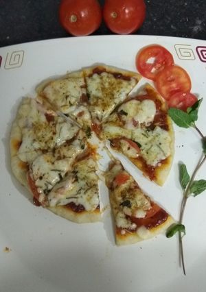 A picture of Tomato Basil Thin Crust Pizza.