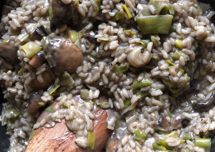 Steps to Prepare Ultimate Simple mushroom and leek risotto