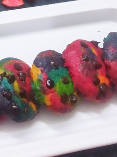 મલ્ટી કલરીંગ કુકીઝ(Multi colouring cookies recipe in Gujarati) રેસીપી મુખ્ય ફોટો