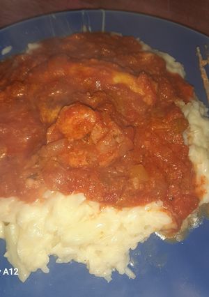 Una foto de Salsa de zucchini Roja con pollo con arroz frito a la coliflor con Queso