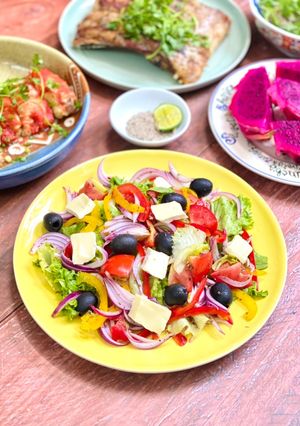 Hình của món Salad Địa Trung Hải.