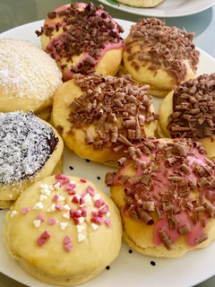 Una foto de Donuts 🍩 rellenos de crema pastelera (en horno)