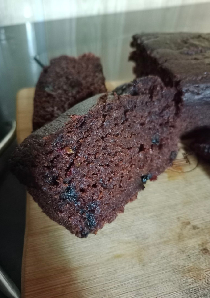 A picture of Sugar free Dates and banana Chocolate cake 🌴🍌🍌🌴.