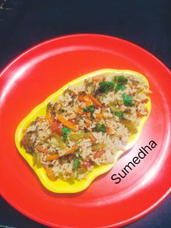 चायनीज फ्राईड राईस (Chinese Fried Rice Recipe In Marathi) रेसिपी चे मुख्य फोटो