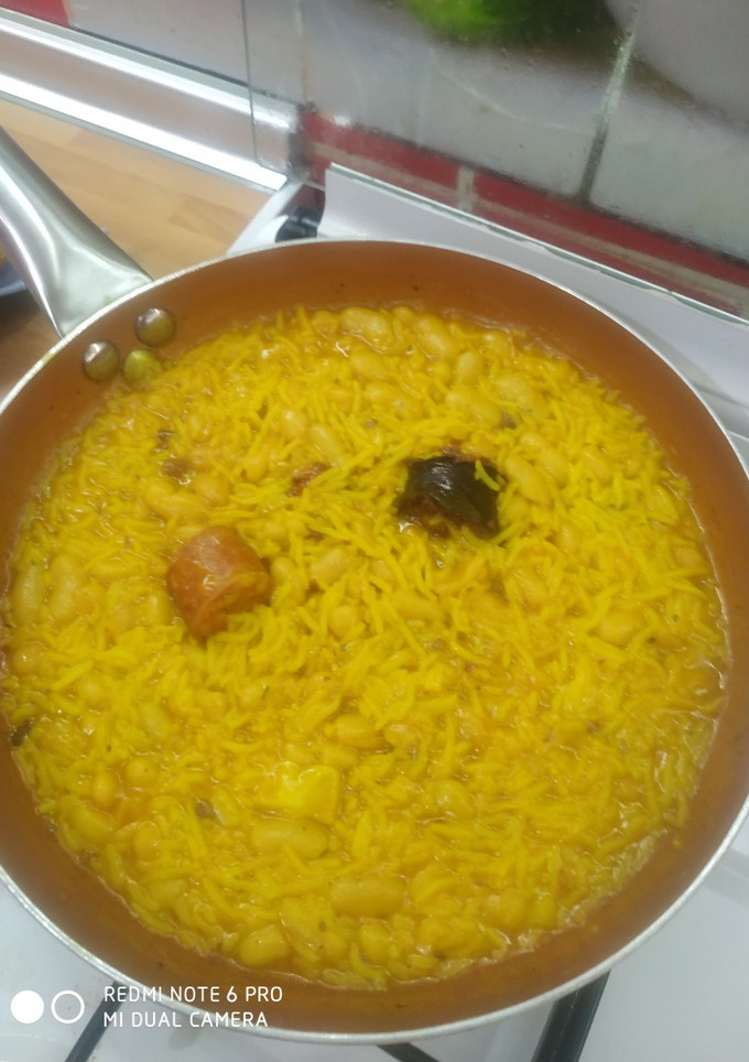 Una foto de Habichuelas de lata con arroz