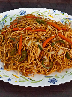 हक्का नूडल्स(Hakka noodles recipe in hindi) रेसिपी मुख्य फोटो