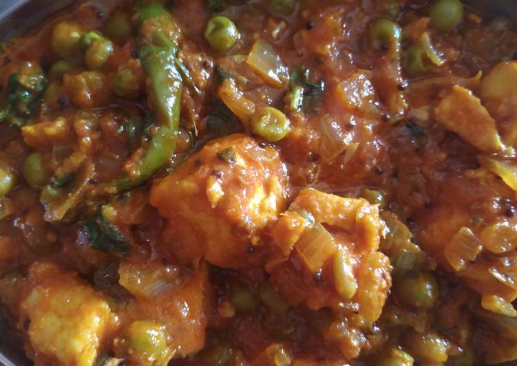 Recipe of PMT (paneer, matar n thick tomato) curry