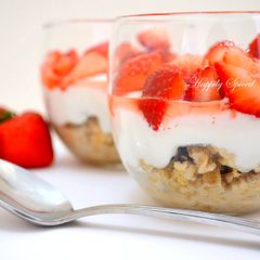 A picture of Maple Walnut Muesli with strawberries.