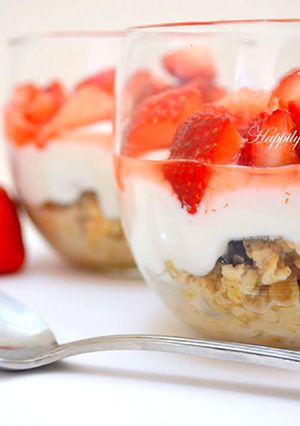 A picture of Maple Walnut Muesli with strawberries.
