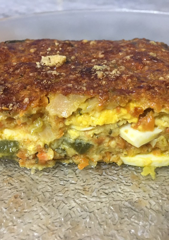 Una foto de Tortilla de zapallitos y zanahoria rellena con queso y huevo