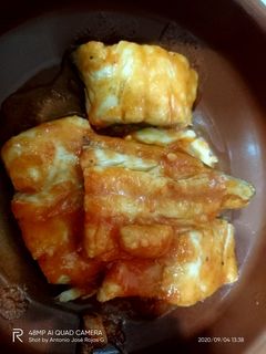 Una foto de Bacalao con tomate e invitados 🌶️🐟 🍅 🦐🦐🍷