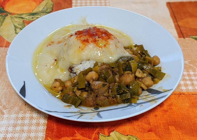 Pavo estofado con puerros al curry de cerveza