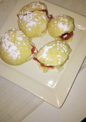 Una foto de Pancitos de leche rellenos de membrillo