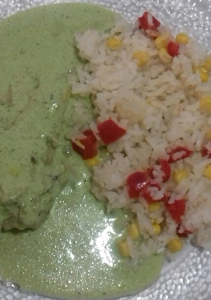 Una foto de Pollo en crema de espinacas