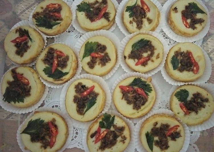 Kue lumpur abon ikan