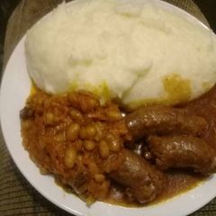Wors stew with chakalaka A picture of Wors stew with chakalaka.