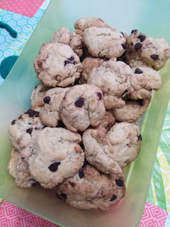 Una foto de Galletas de mantequilla sin lactosa y pepitas de chocolate