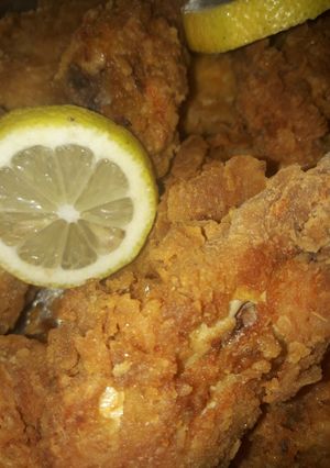 Una foto de Pollo frito crocante y súper ricos!!!