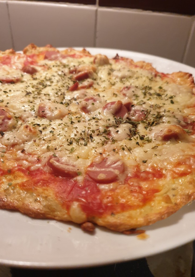 Una foto de Pizza con base de pollo