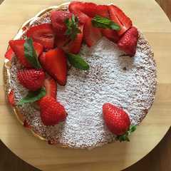 A picture of Victoria Sponge Cake.