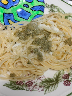 Una foto de Espaguetis al pesto