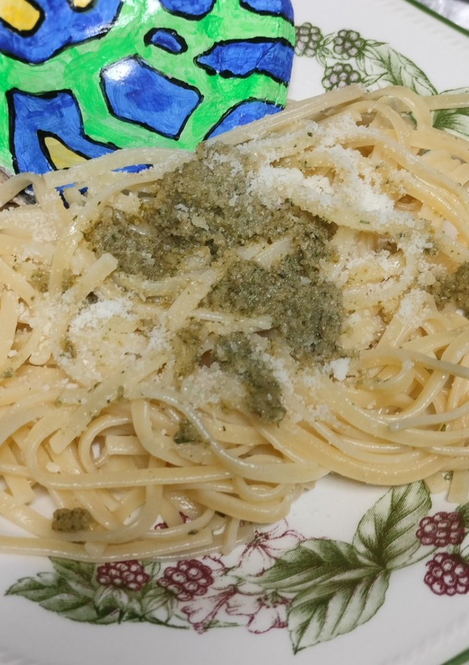 Una foto de Espaguetis al pesto