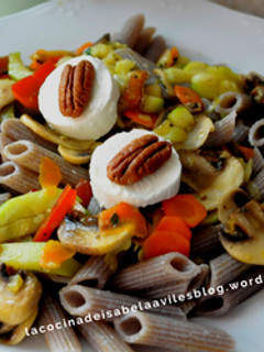 Una foto de Macarrones de trigo sarraceno con verduras