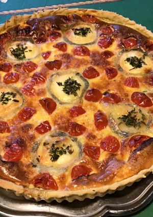 Une photo de Tarte chèvre cendré,épinards frais et tomates cerises (pâte brisée à l origan)