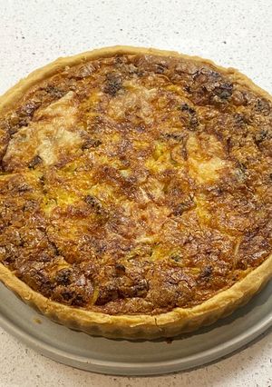 A picture of Broccoli and cheese quiche.