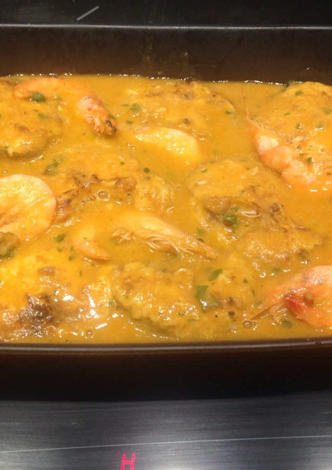 Una foto de Merluza en salsa de langostinos