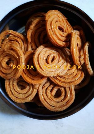 भाजणीची चकली (bhajnichi chakli recipe in marathi) रेसिपी चे मुख्य फोटो 