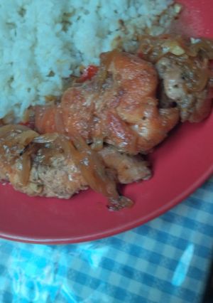 Una foto de Filetitos de pollo con cebolla caramelizada