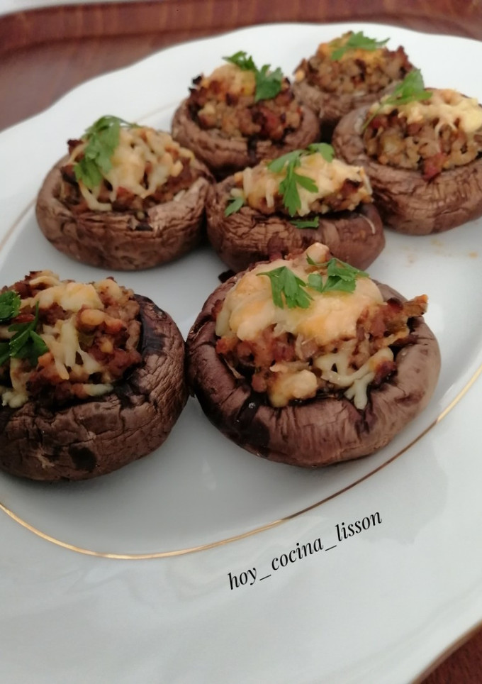 Una foto de Champiñones rellenos de carne picada