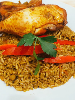 Una foto de Arroz con pato 🍗 a mi estilo