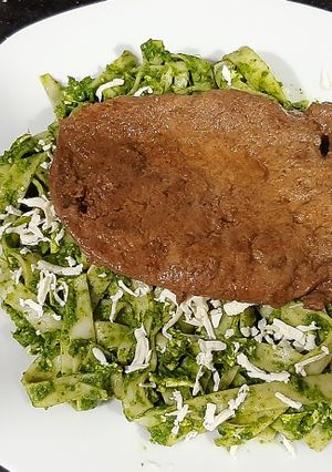 Una foto de Tallarines verdes con brócoli