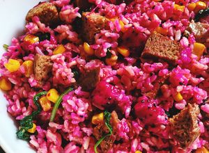 Una foto de Arroz frito con pitaya