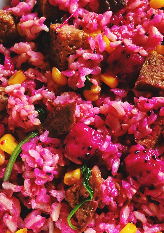 Una foto de Arroz frito con pitaya