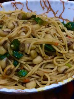 A picture of Spaghetti and beans.