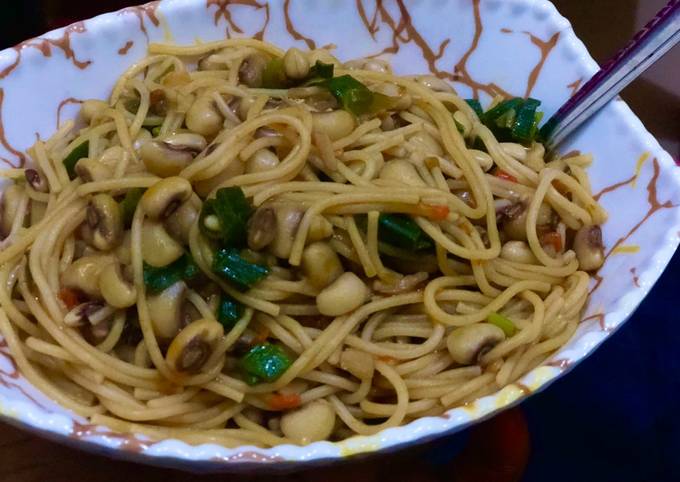 Spaghetti and beans Recipe by Ryam treats - Cookpad