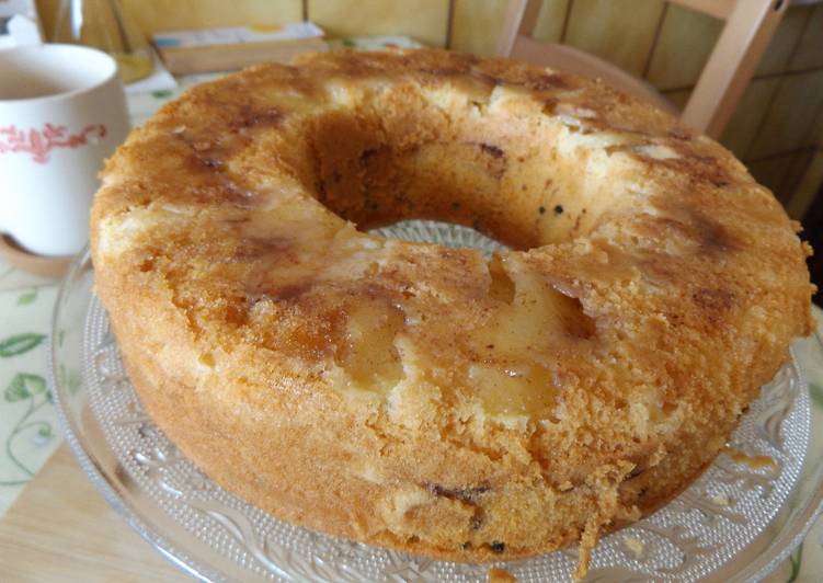 Bizcocho de vainilla con manzana y sésamo negro