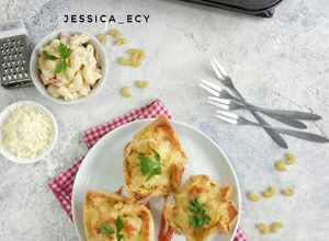 Foto resep Mac n Cheese on Toasted Garlic Bread