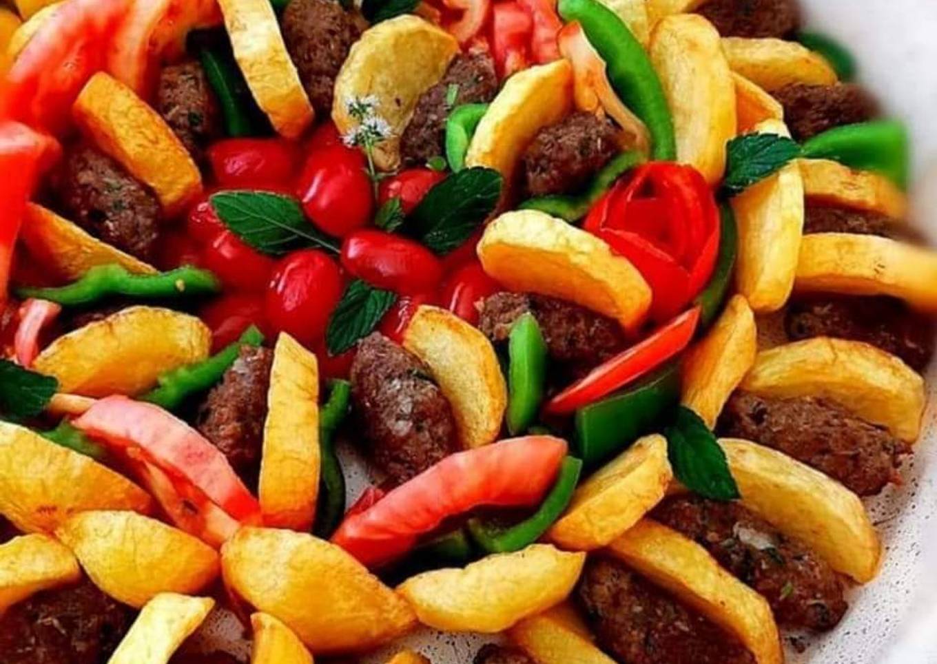 Baked_kafta_and_potatoes