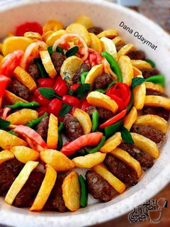 A picture of Baked_kafta_and_potatoes.
