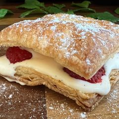 A picture of Sporcamuss with Diplomat Cream – Apulian pastries.
