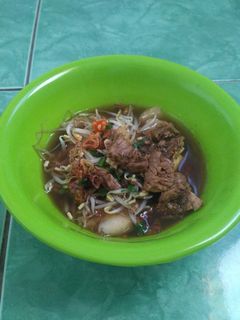 Foto resep Rawon simpel bumbu instan dengan lontong